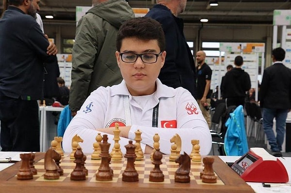 Resmi makamlar Türk satrancının ulaştığı bu yeni zirveyi kutladı