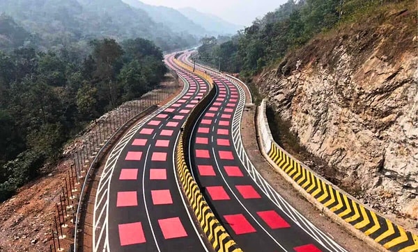 Kırmızı renk ve dokulu yüzey sürücü psikolojisi üzerinde belirleyici bir rol oynuyor