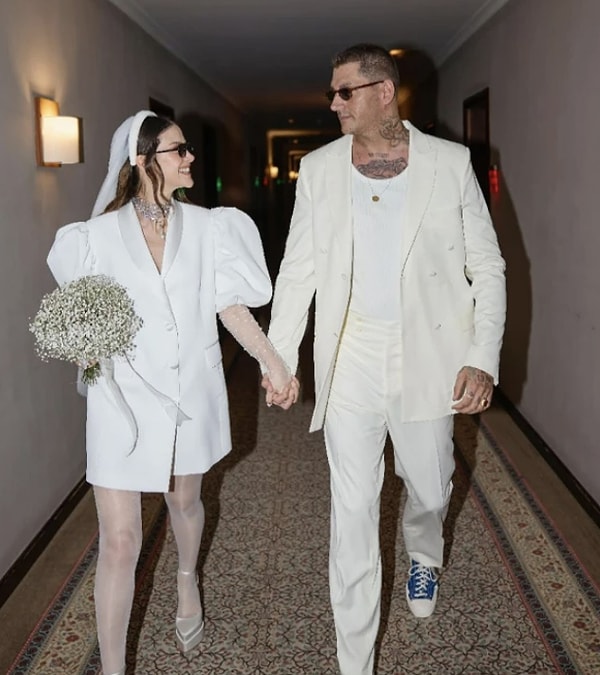 Ekranların sevilen ismi İrem Helvacıoğlu ile işletmeci Ural Kaspar, 28 Ekim 2024 tarihinde hayatlarını birleştirerek görkemli bir başlangıç yapmıştı.