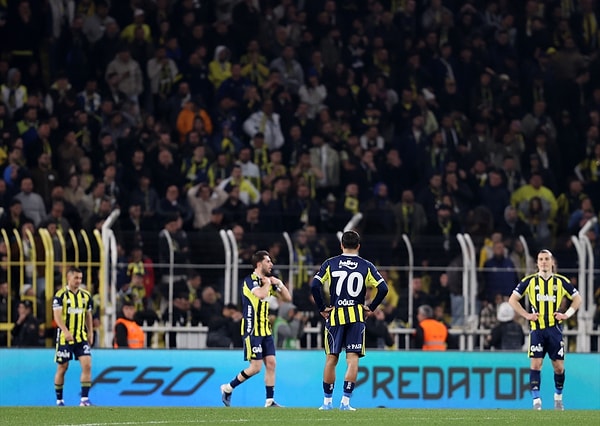 Nisan ayı kayıpları şampiyonluklara mal oldu.