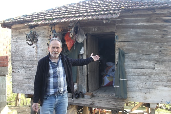 Hikaye, yaklaşık 20 yıl önce bir baykuşun Karakaya’nın ambarına yumurta bırakmasıyla başladı.