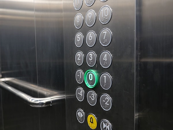 Asansör Düştüğünde Zıplamak Sizi Kurtarır mı?