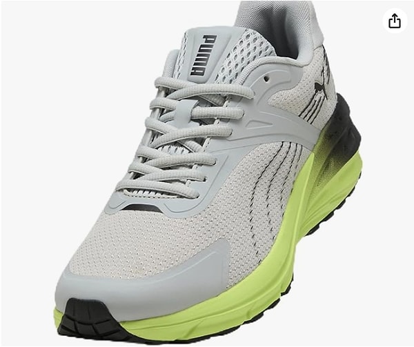 File ve süet detayların birleştiği üst yüzeyi sayesinde ayağınızı terletmeden konfor sağlıyor.