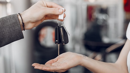 İstanbul’un Dinamik Trafiğinde Kesintisiz Ulaşım: Şehir ve Havalimanı Araç Kiralama Rehberi