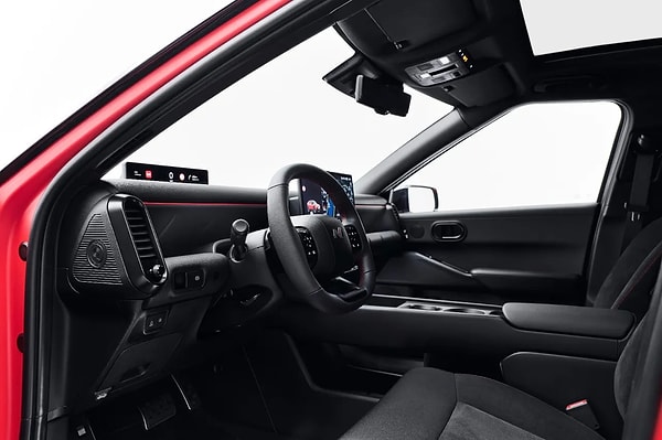 Hızlı şarj ile batarya, optimum koşullarda yüzde 10’dan yüzde 80’e 29 dakikada dolabiliyor. AC şarj kapasitesi ise 22 kW’a kadar çıkıyor.