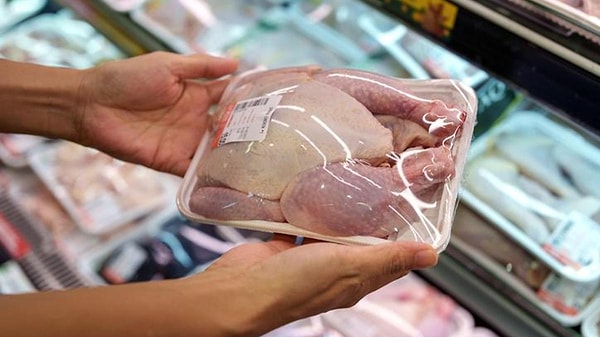 Paket içindeki sıvının varlığı tek başına bir bozulma işareti değildir.