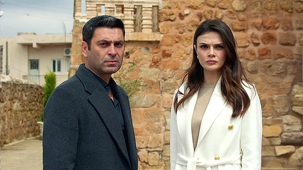 Taşacak Bu Deniz ve Uzak Şehir'in haftalık reyting mücadelesi 1 haftalık aranın ardından bu hafta da devam ediyor.