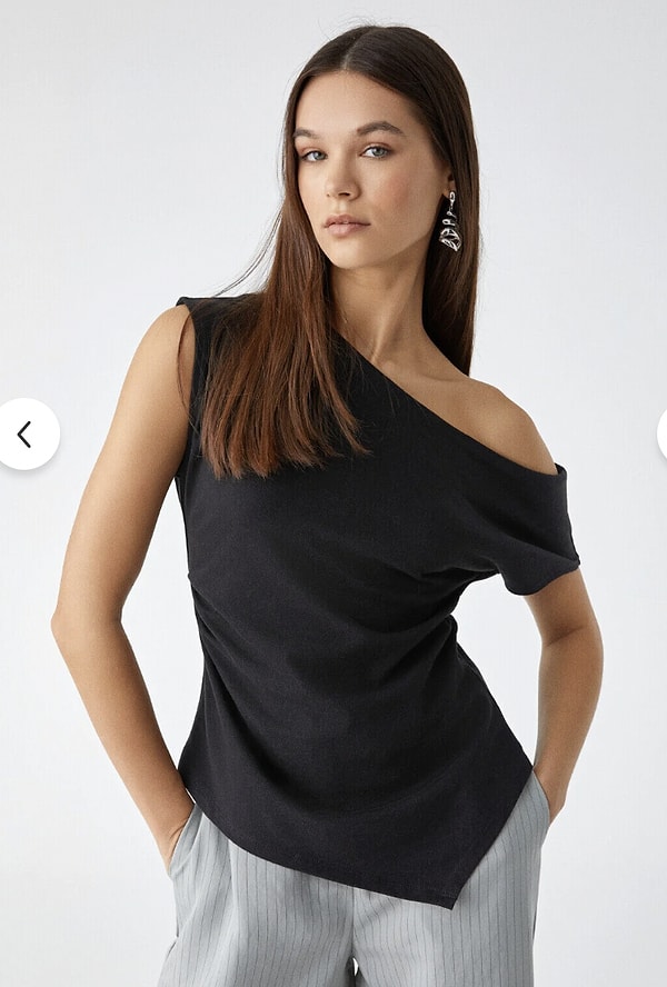 Grimelange Asimetrik Yaka Bluz, şıklığı ve konforu bir arada sunuyor.