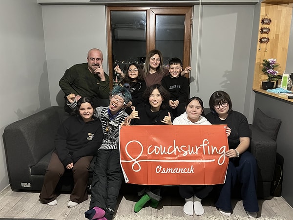 Sekiz aylık yolculuklarının ardından Türkiye’deki bu sıcak karşılamadan duydukları mutluluğu dile getiren ikili, Türk misafirperverliğine hayran kaldıklarını belirtti.