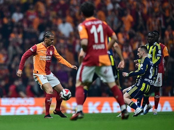 Devre sonunda Fenerbahçe gole yaklaşan taraf oldu ama gol gelmedi.