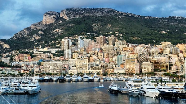 Monaco, iki kilometrekareye sığan lüks hayatın merkezi