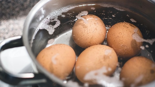 Yumurta Haşlanırken pH Seviyesi Nasıl Değişiyor?