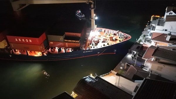 AKAR DENİZCİLİK A.Ş.’ye ait, Rusya’dan Kocaeli Derince Limanı’na konteyner taşımacılığı yaptığı öğrenilen “KAPPA” isimli yük gemisi bir yalıya ramak kala karaya oturdu.