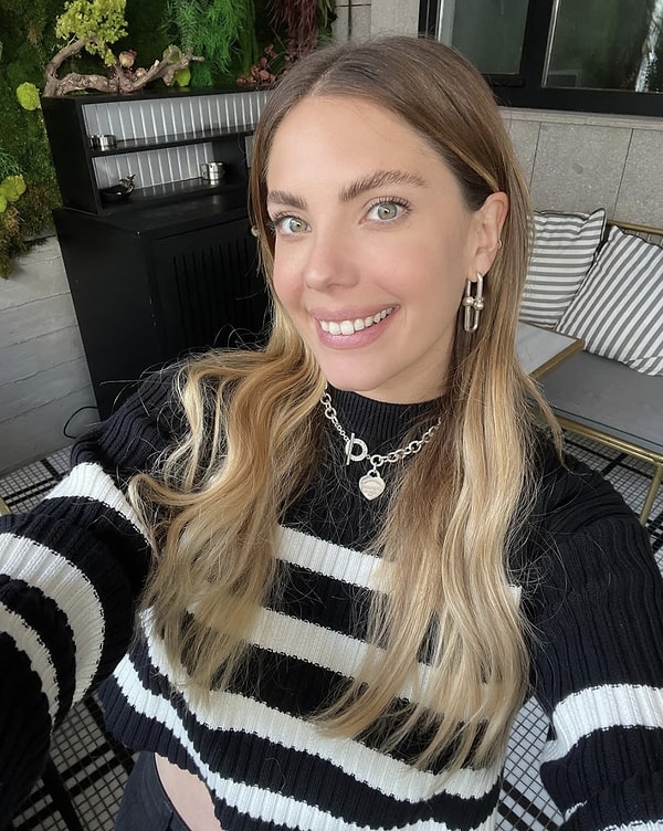 Ekranların en sevilen isimlerinden Eda Ece, özellikle Yasak Elma dizisinde hayat verdiği “Yıldız” karakteriyle adeta fenomen haline gelmişti.