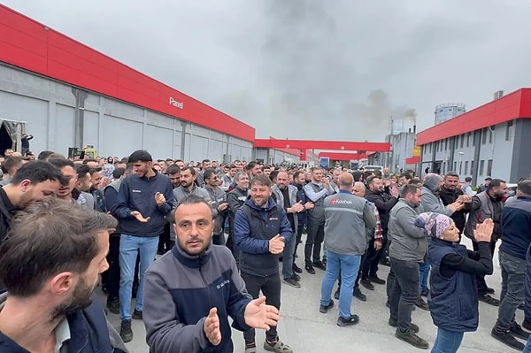 Kelebek ve Doğtaş Mobilya'da işçiler iş bıraktı.
