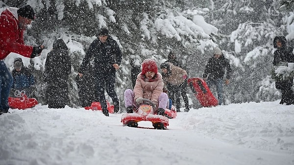 Türkiye genelinde bahar mevsiminin etkileri hissedilirken, hava sıcaklıklarında yaşanacak ani düşüş şaşırtıcı bir doğa olayını beraberinde getiriyor.