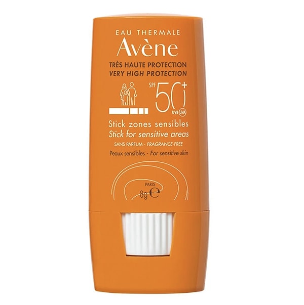 Avene Stick SPF 50+, hassas bölgeler için pratik ve yüksek korumalı bir güneş kalkanı oluşturuyor.