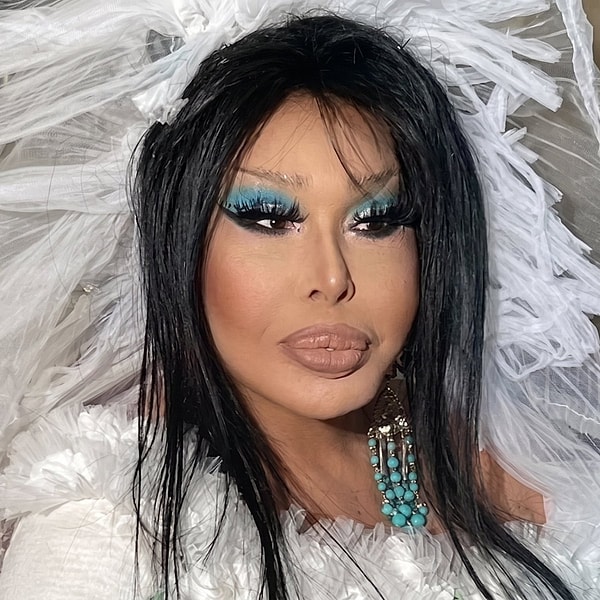 Türk sanat müziğinin “Diva”sı Bülent Ersoy, 50 yılı aşkın kariyerinde sadece sahnede değil, yatırımlarıyla da adından söz ettirdi.