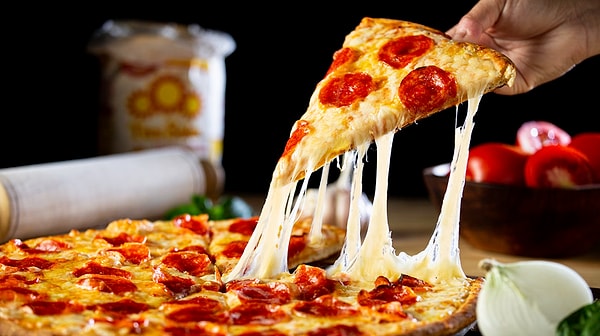 There were several critical factors behind the rise in popularity of pizza in America.
