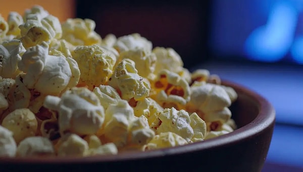 During the explosion, the hot steam inside rapidly expands, causing the starch structure to inflate.
