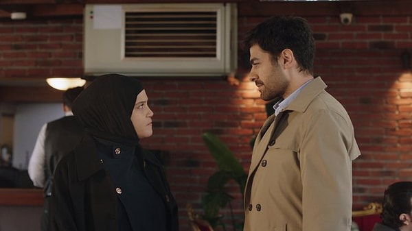 Show TV'nin fenomen dizisi Kızılcık Şerbeti'nde arka arkaya ayrılıklar gerçekleşiyor.