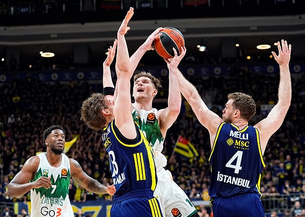 Fenerbahçe maçı uzatmaya taşımayı başardı.