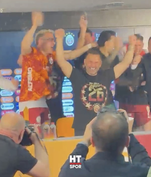 Galatasaray'ın Trendyol Süper Lig'de elde ettiği tarihi zafer ve üst üste gelen şampiyonluklar, spor camiasında yankılanmaya devam ediyor.