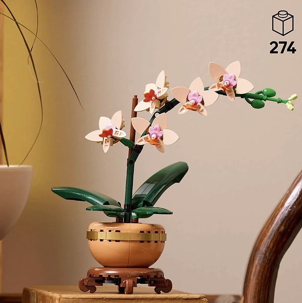 LEGO® Botanicals Mini Orkide, 274 parçalık setiyle Anneler Günü'nün en anlamlı dekoratif hediyesi.