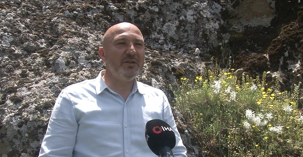 Haymana Belediyesi Basın Sorumlusu İhsan Genç, çiçeğin korunması için yetkililere çağrıda bulundu.