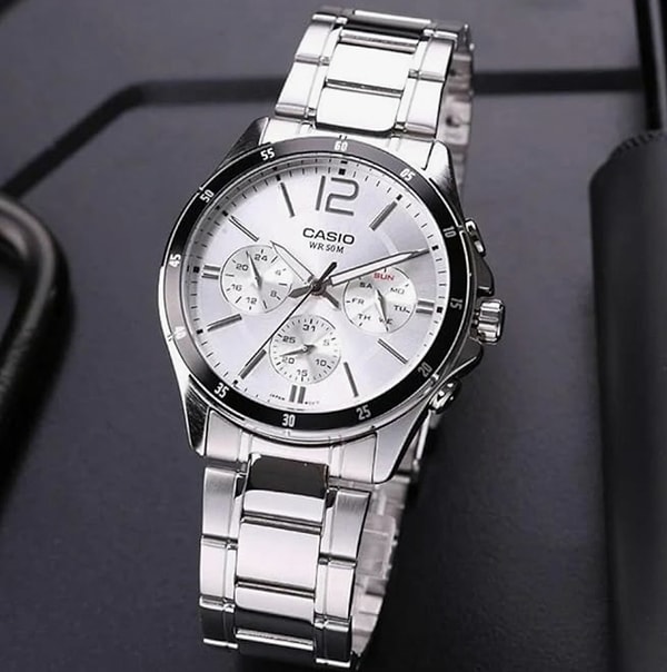 Casio Standart Erkek Kol Saati, gri şıklığıyla son 60 günün en düşük fiyatına indi.