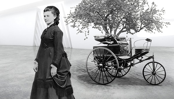 1888 yılında Karl Benz’in eşi Bertha Benz, otomobil tarihine geçen cesur bir yolculuğa çıktı.