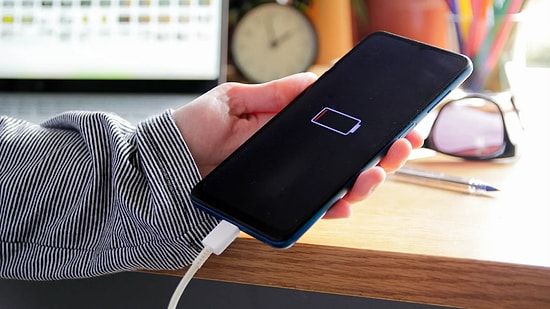 Experts Issue Urgent Warning for Users Who Charge Phones to 100 Percent