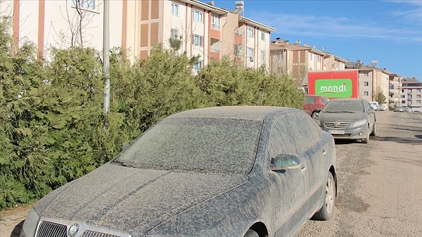 Araç ve pencerelerde çamur oluşabilir.