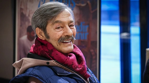 Yeşilçam'ın sevilen ismi Kadir İnanır'dan korkutan haber geldi. Habertürk'ün haberine göre 77 yaşındaki aktör hastaneye kaldırıldı.