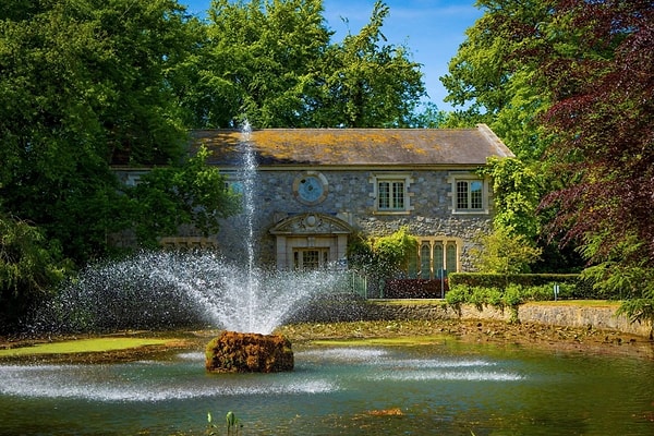 It encompasses a pub, a restaurant, a spa, and 47 bedrooms.