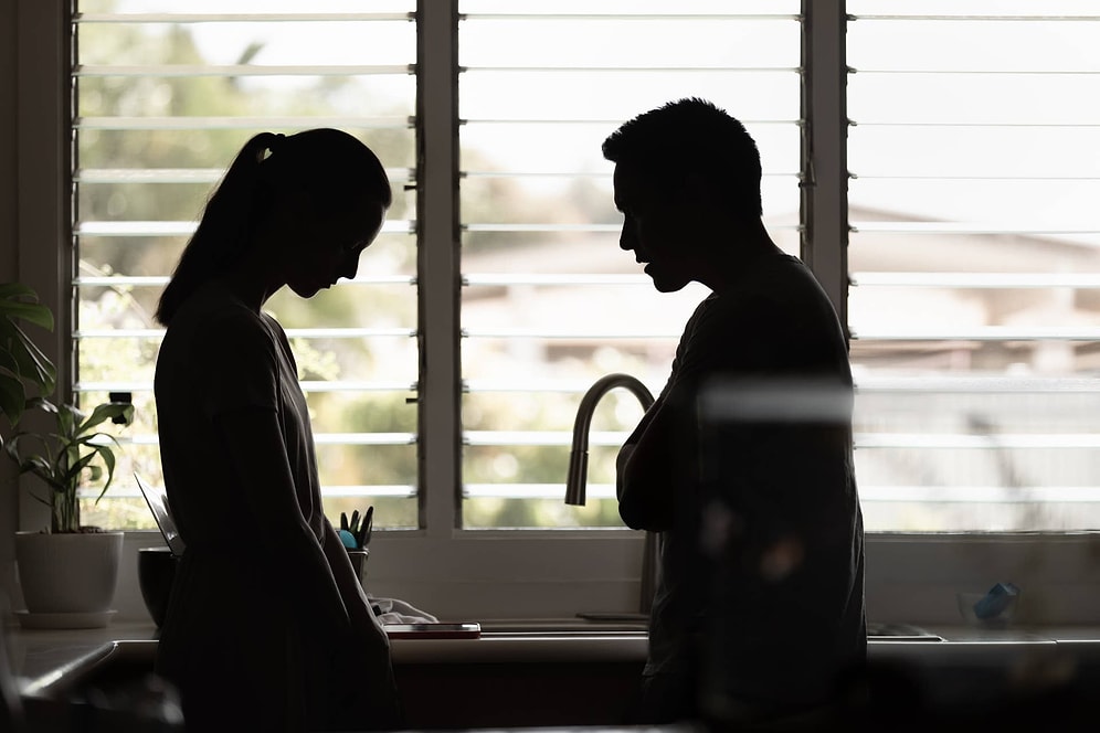 8 Critical Signs That Prove Someone Is Using You: Expert Warnings on Toxic Relationships