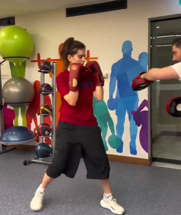 Taşacak Bu Deniz’in sevilen oyuncusu Ava Yaman’ın kick boks derslerine başladığına dair paylaşılan video kısa sürede etkileşim aldı.