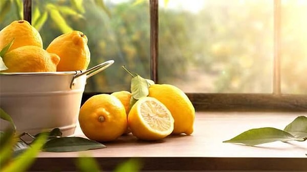Lemon does more than just repel insects. Thanks to its high citric acid content, it also eradicates airborne germs and eliminates unwanted odors.