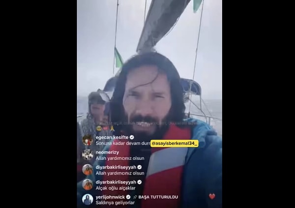 Sosyal medyada Yerli John Wick ismiyle bilinen Ömer Aslan da gemideydi. Aslan saldırı anında yaşananları anbean kaydetti.