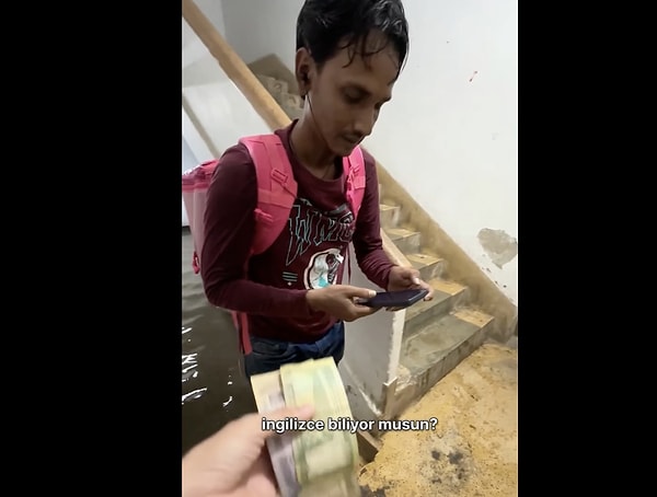 Bangladeş gibi Muson yağmurlarının ve aşırı yağışların sıkça sel felaketlerine yol açtığı coğrafyalarda, bu tarz görüntüler aslında yerel halk için günlük hayatın sıradan bir parçası.