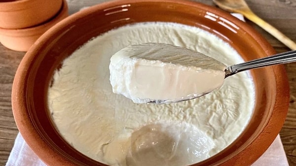 Demir Kaşıkla Yoğurt Yememek