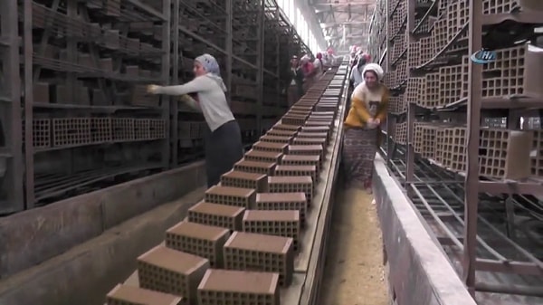 İngiltere’nin köklü yapı malzemesi üreticilerinden Michelmersh Brick Holdings, sanayi sektörünü derinden sarsan bir karar açıkladı.