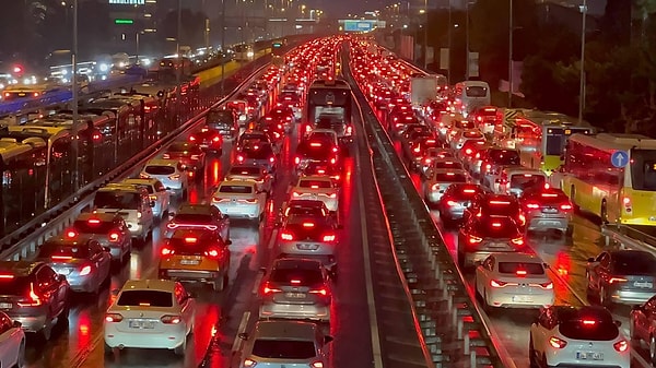 İstanbul'da bayram trafiği ilk günden başladı.
