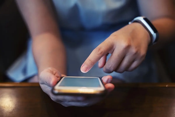 Birçok çalışan bu SMS'lere isyan ediyor.