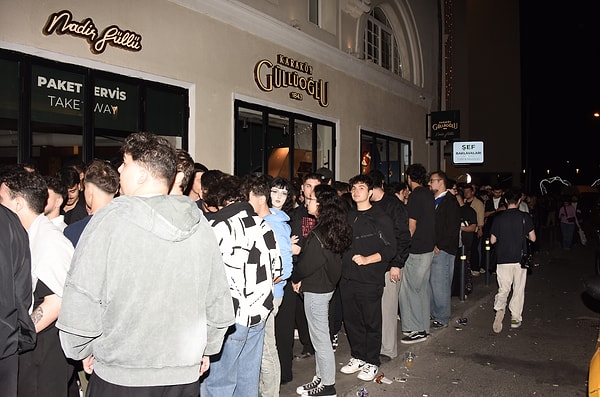 Rap Dünyasında "Pasaj" Rüzgârı: Motive Yeni Albümünü Karaköy’de Kutladı