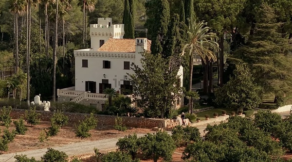 The property on offer spans an area larger than the Principality of Monaco and is equivalent in size to the renowned Central Park in New York.