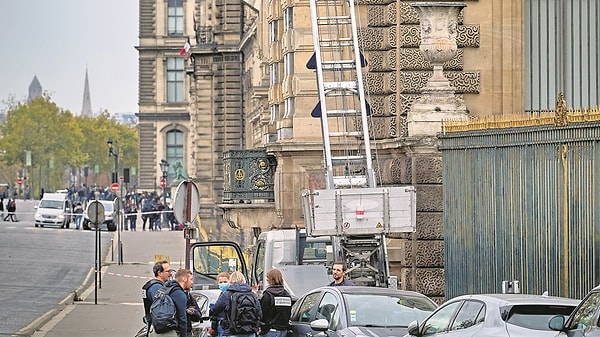 Fransızlar tarihi soygunu film yapıyor.