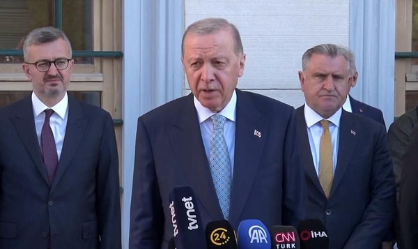 Cumhurbaşkanı Recep Tayyip Erdoğan, Kurban Bayramı namazını Büyük Çamlıca Camii'nde eda etti.