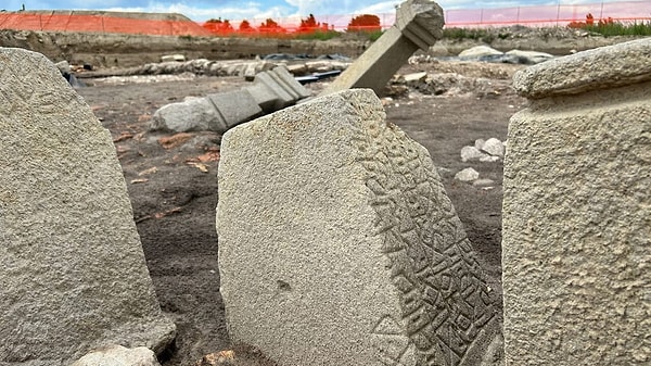 Büyük bir nehir taşkınının yarattığı tortu tabakası asırlık yapıları günümüze ulaştırdı