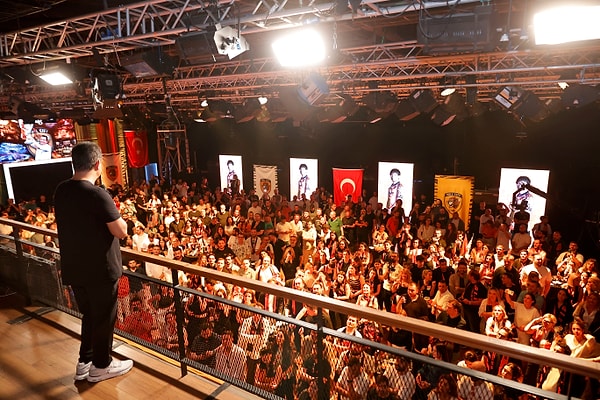 Acunmedya ve TV8 bünyesinde kutlama organizasyonu düzenlendi.